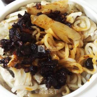 5分钟煮好花胶元贝炖香菇鸡腿汤的做法步骤：4