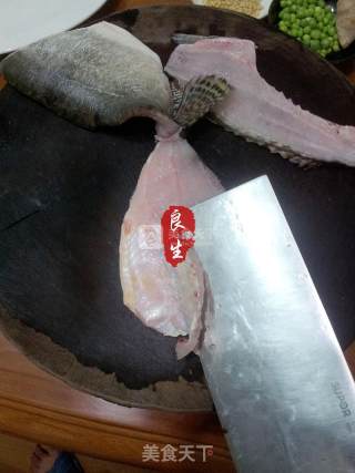 名家名菜—松鼠鳜鱼的做法步骤：4