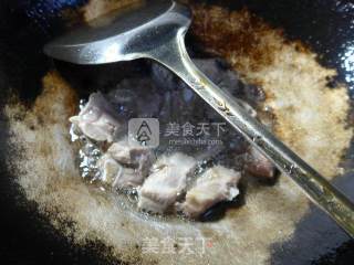 黑木耳排骨炒莲藕的做法步骤：2