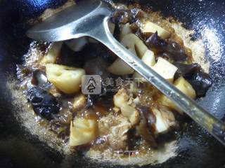 黑木耳排骨炒莲藕的做法步骤：7