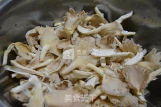 蚝油鲜平菇的做法步骤：1