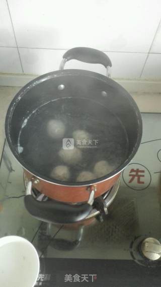 肉丸丝瓜蛤蜊汤的做法步骤：2