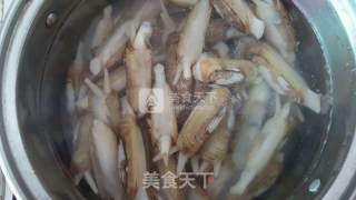韭黄炒蛏肉的做法步骤：2