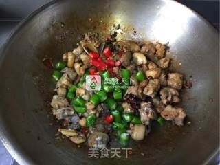 小米椒爆炒小公鸡的做法步骤：14