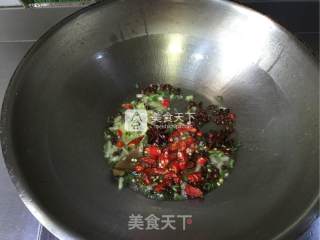 小米椒爆炒小公鸡的做法步骤：10