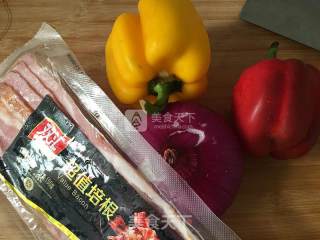 意大利培根披萨的做法步骤：1
