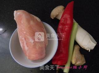 杏鲍菇炒鸡片的做法步骤：1