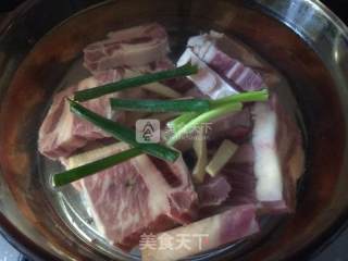 酱烧牛仔骨的做法步骤：2