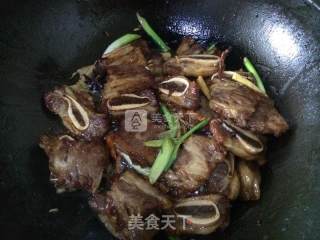 酱烧牛仔骨的做法步骤：6