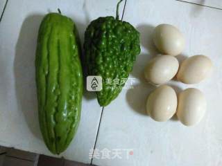 苦瓜炒蛋的做法步骤：1