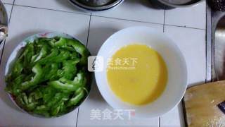 苦瓜炒蛋的做法步骤：2