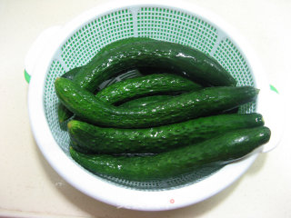 黄瓜牛肉水饺的做法步骤：1