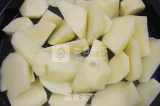 可爱的土豆君来袭——土豆虾球的做法步骤：2