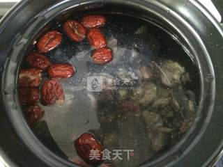 祛湿补气血乌鸡汤的做法步骤：5