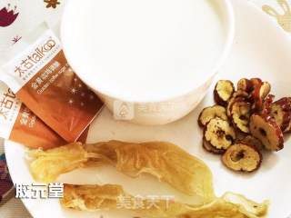 花胶炖红枣牛奶的做法步骤：1