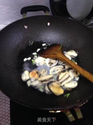 韭菜炒淡菜的做法步骤：5