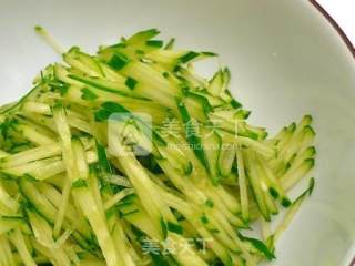 哇沙米蟹肉瓜丝  ★ 黄瓜丝 4的做法步骤：3