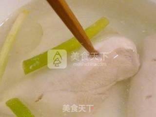 鸡丝拉皮  ★ 黄瓜丝 6的做法步骤：3