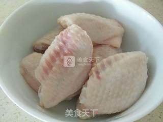 可乐鸡翅的做法步骤：1
