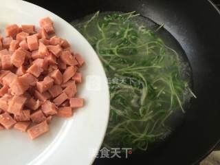 皮蛋火腿豆苗汤的做法步骤：9
