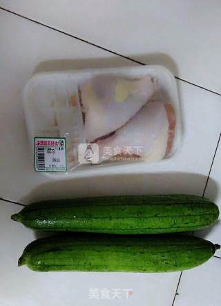 水瓜炒鸡腿肉的做法步骤：1