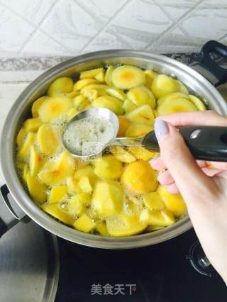 黄桃罐头的做法步骤：4