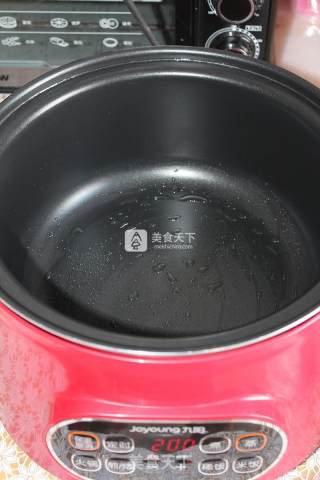 快手鸡蛋面薄饼的做法步骤：2