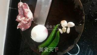 飘香排骨煲的做法步骤：1