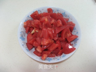 西红柿鸡蛋热汤面的做法步骤：3