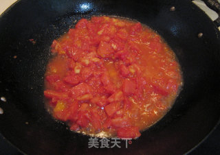 西红柿鸡蛋热汤面的做法步骤：4