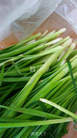 韭菜肉渣鸡蛋大包子的做法步骤：1