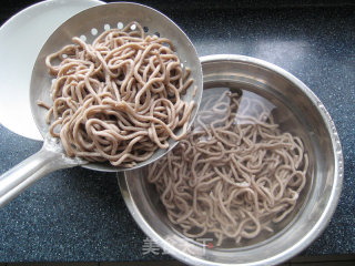 鲜虾荞麦凉面的做法步骤：3