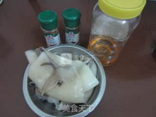香烤鱿鱼的做法步骤：1