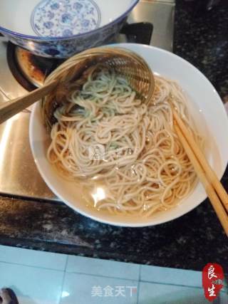 中点传奇—青菜肉丝面的做法步骤：3