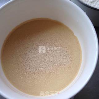葱花火腿小花卷的做法步骤：1