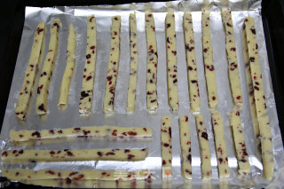 蔓越莓饼干棒的做法步骤：11