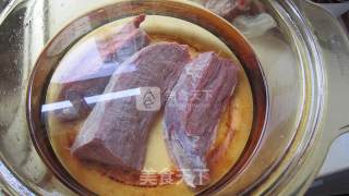 金丝牛肉的做法步骤：1