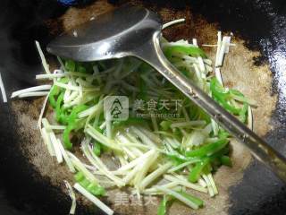 尖椒韭菜芽炒鹅肠的做法步骤：4