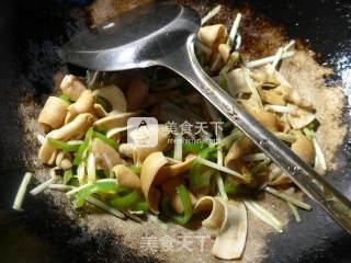 尖椒韭菜芽炒鹅肠的做法步骤：9