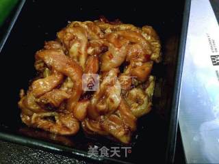 青红椒子姜肉丝的做法步骤：2