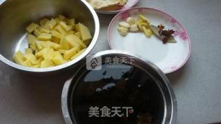 土豆炖排骨的做法步骤：2