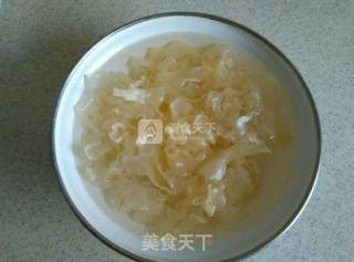 银耳羹的做法步骤：2