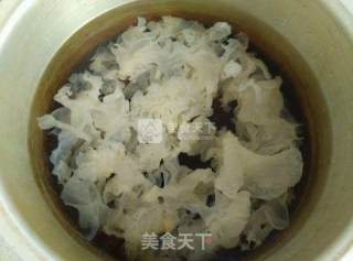 银耳羹的做法步骤：3