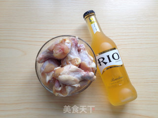 鸡尾酒烧翅根的做法步骤：1