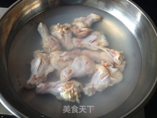 鸡尾酒烧翅根的做法步骤：3