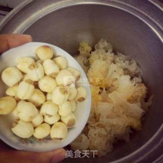 美容养颜—夏日来碗红枣莲子银耳羹 晶莹剔透—吃出你的美的做法步骤：2