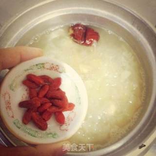 美容养颜—夏日来碗红枣莲子银耳羹 晶莹剔透—吃出你的美的做法步骤：4