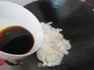 三丝炒河粉的做法步骤：8