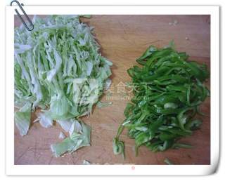 香菇素炒饼的做法步骤：2