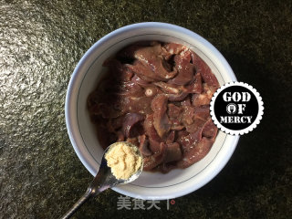 补血加活血，善补女人血~猪肝枸杞面的做法步骤：3